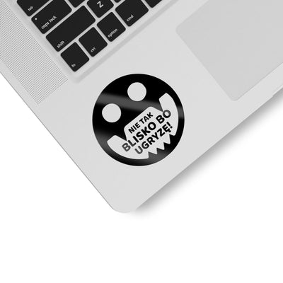 NIE TAK BLISKO BO UGRYZĘ Naklejka samochodowa czarna Sticky Studio